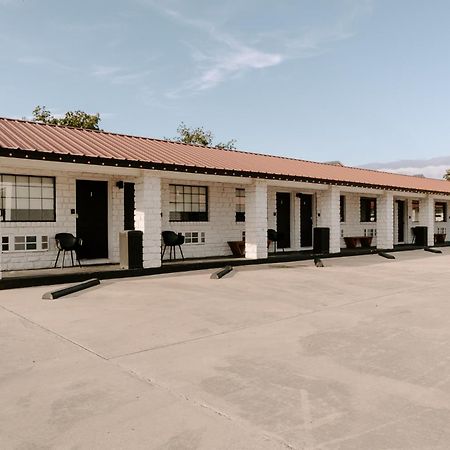 The Cowboy Motel Camp Wood المظهر الخارجي الصورة